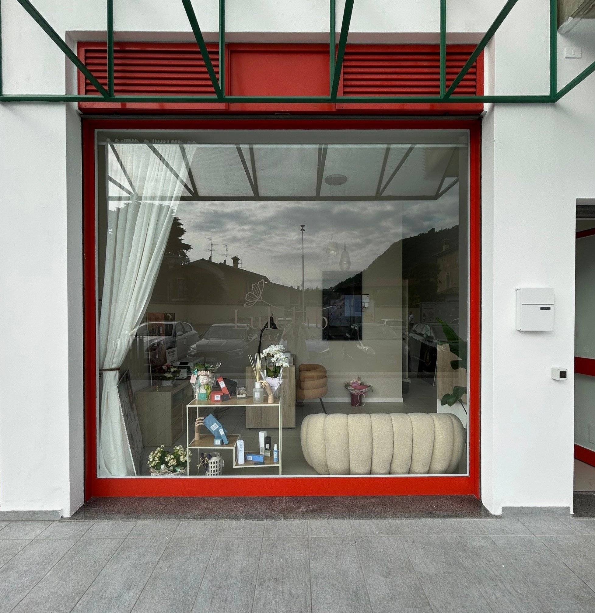 e1fb02ba-4d51-42d2-aae7-8dec3ae5a814